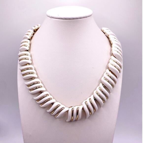 Vintage Coro White and Gold Tone Necklace 16” - Picture 3 of 7